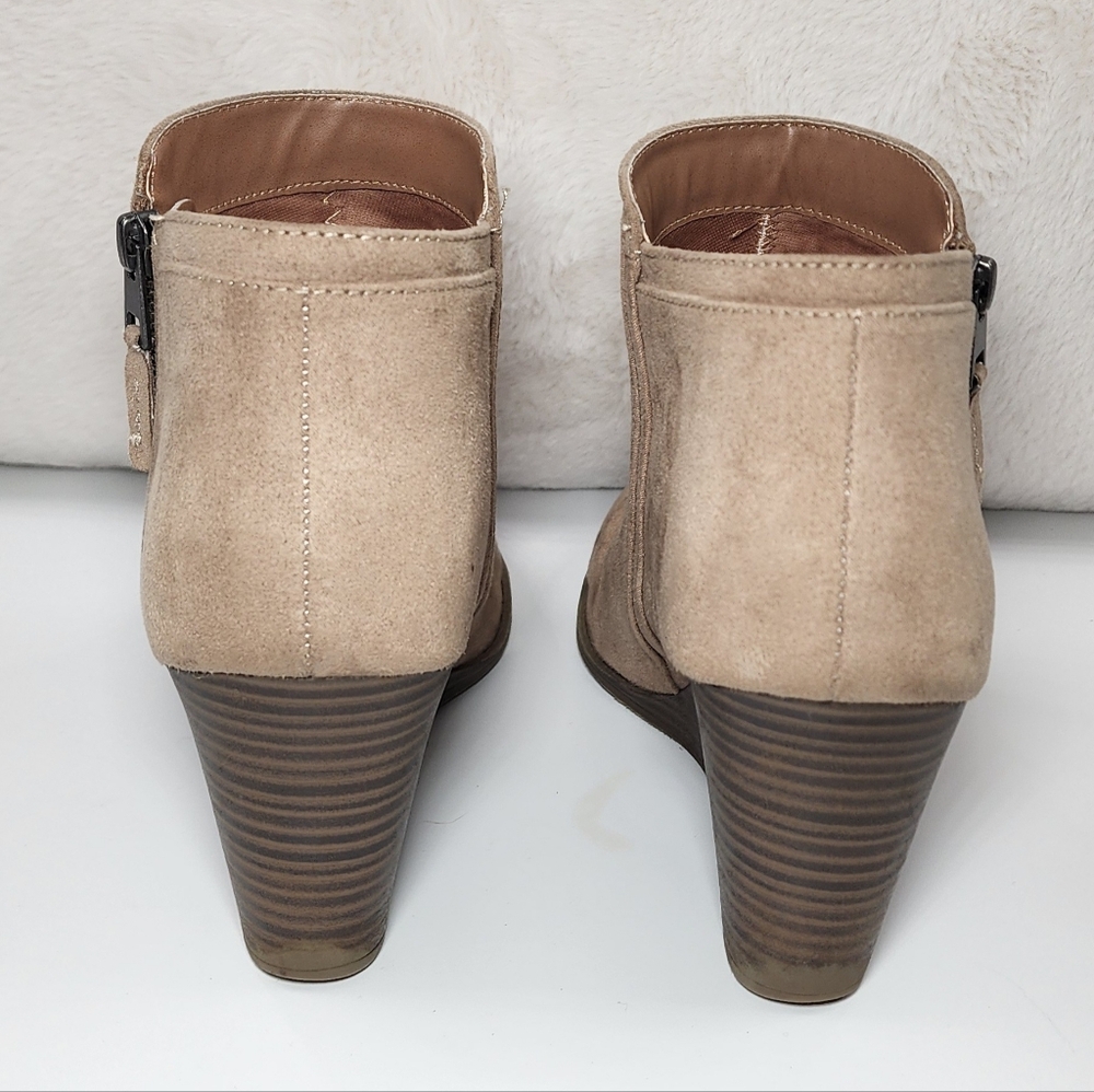 Time & Tru Wedge Ankle Bootie Faux Suede Memory Foam Boots Tan Size 10 - Picture 2 of 4